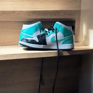 Jordan 1s Mid Turquoise